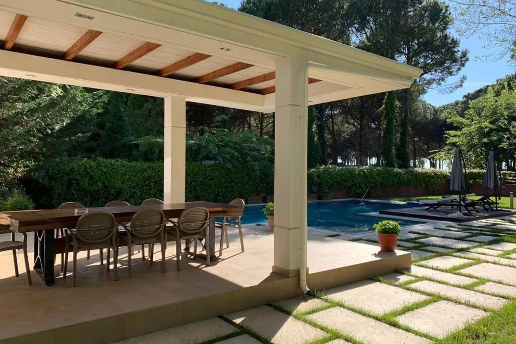 Beachfront With Private Pool By Monika Experiences Willa *