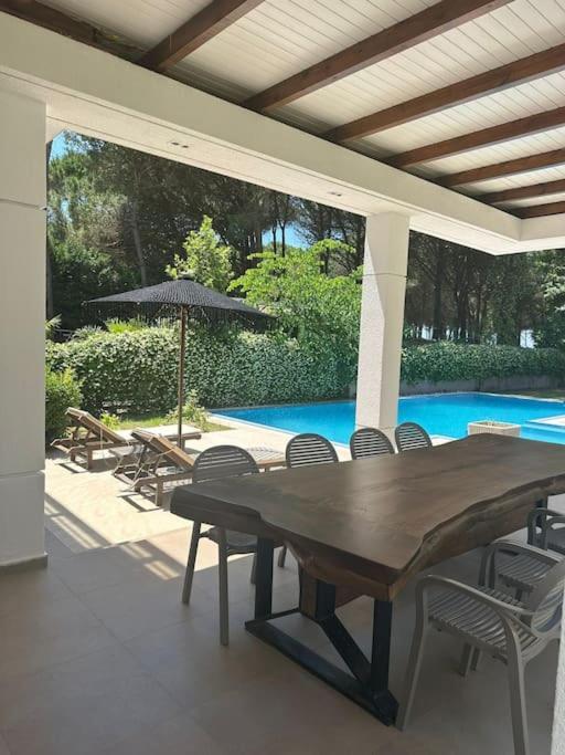 Willa Beachfront With Private Pool By Monika Experiences *
