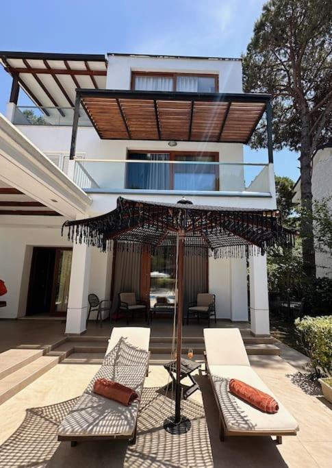 Beachfront With Private Pool By Monika Experiences