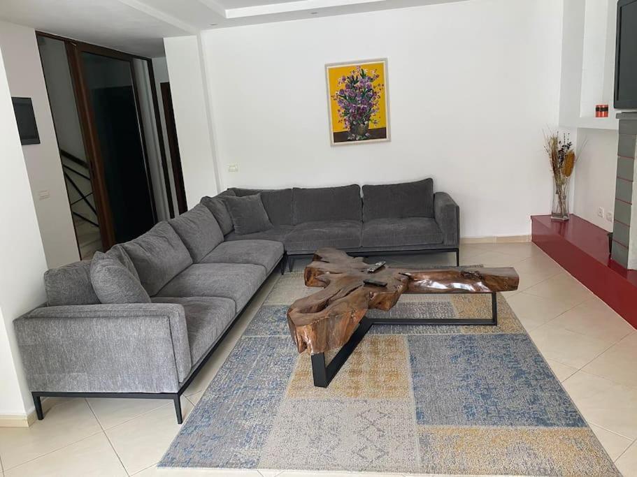 Beachfront With Private Pool By Monika Experiences * Golem (Tirana)