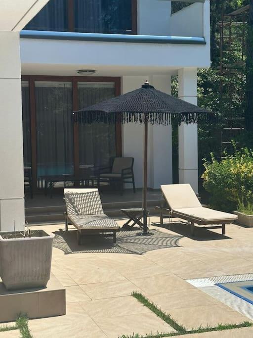 Beachfront With Private Pool By Monika Experiences Golem (Tirana)