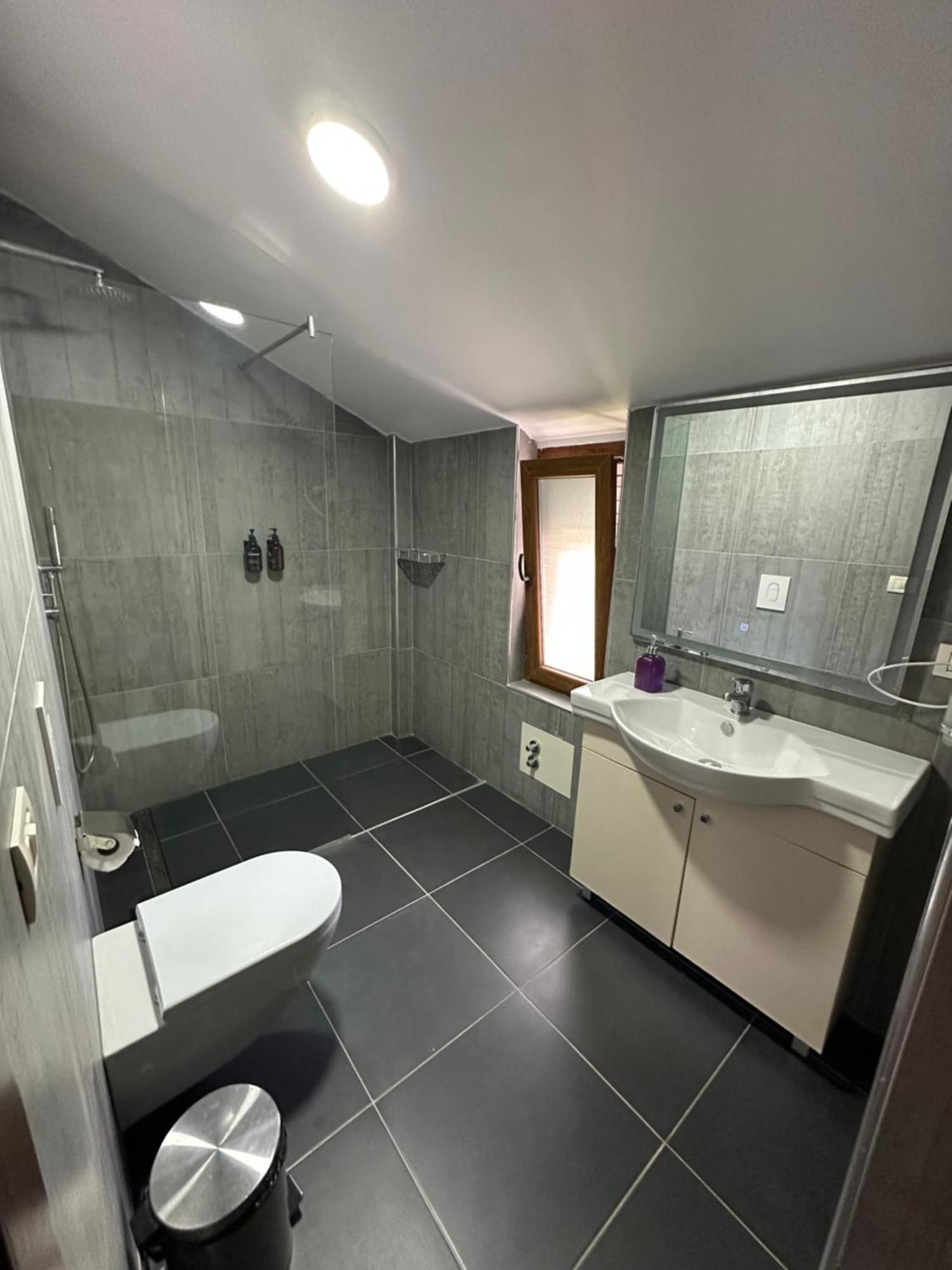 Willa Beachfront With Private Pool By Monika Experiences Golem (Tirana)