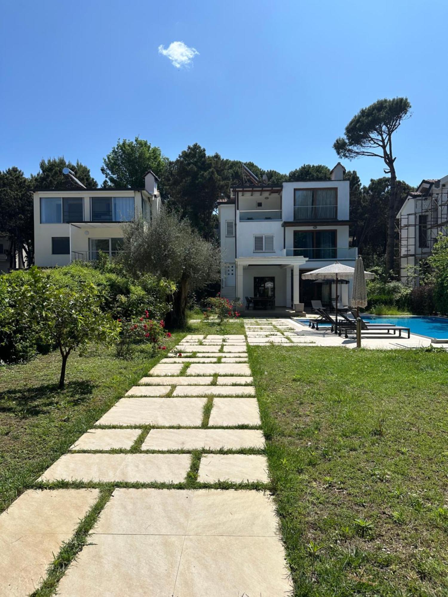 Beachfront With Private Pool By Monika Experiences Willa Golem (Tirana)