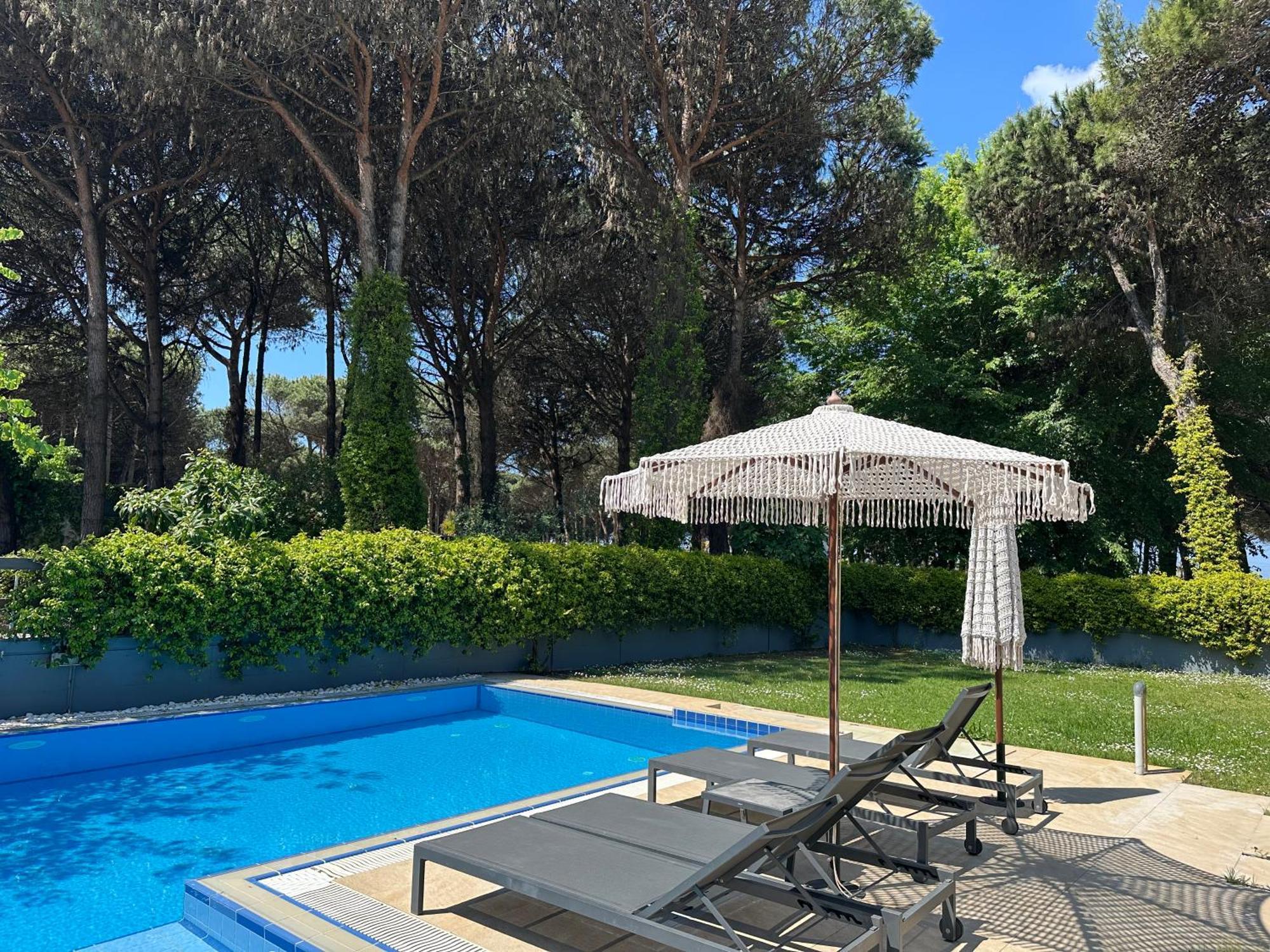 Beachfront With Private Pool By Monika Experiences Golem (Tirana)